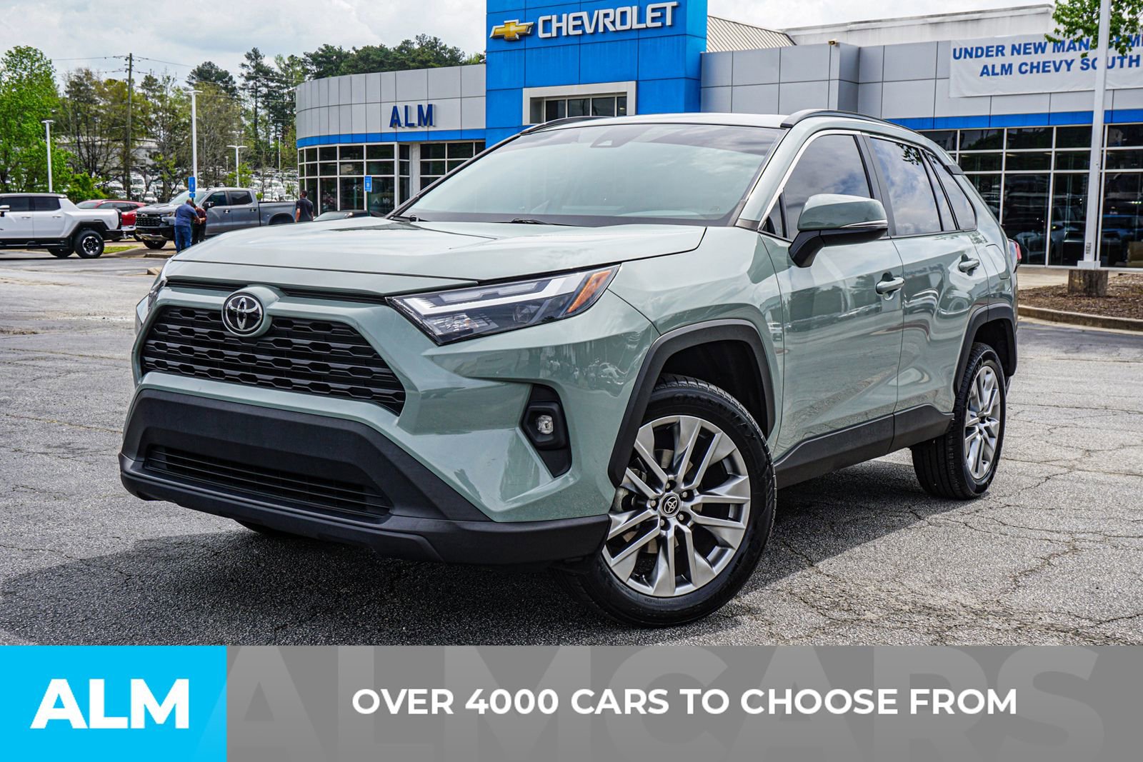 Used 2023 Toyota RAV4 XLE Premium FWD image 3