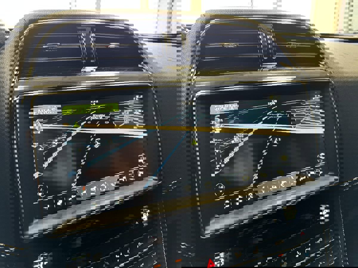 Used 2019 Jaguar F-PACE S image 21