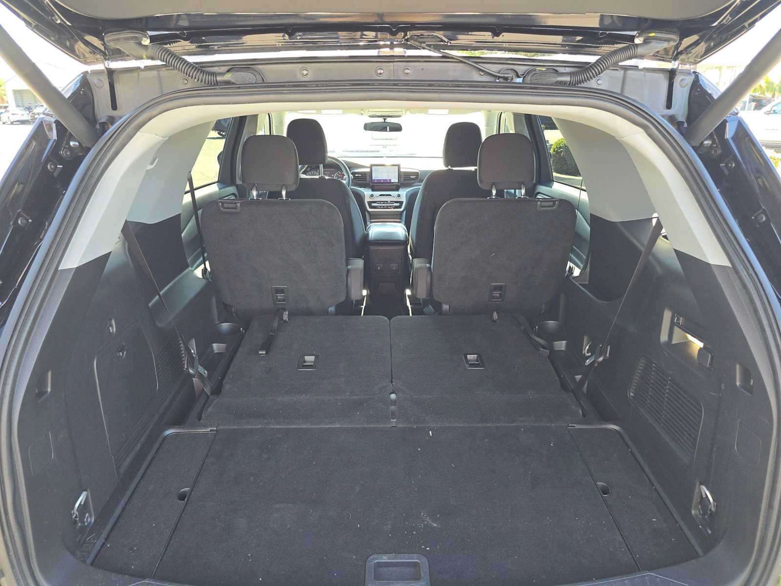 Used 2023 Ford Explorer XLT RWD image 16