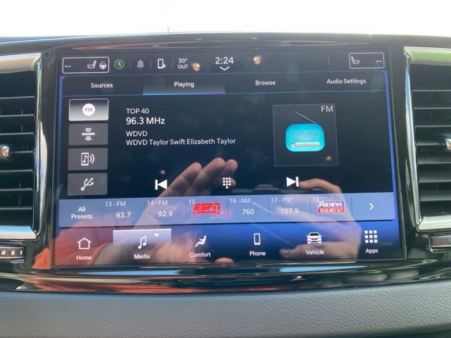 Used 2024 Chrysler Pacifica Touring-L FWD image 23