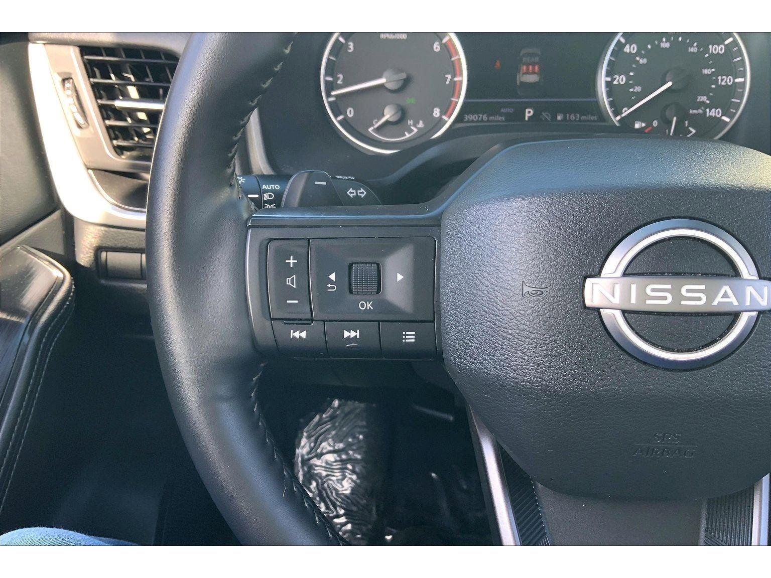 Used 2025 Nissan Rogue SV image 17