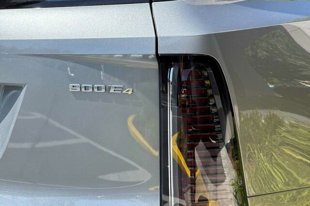 New 2026 Cadillac Vistiq Sport w/ LPO, Floor Liner Package image 27