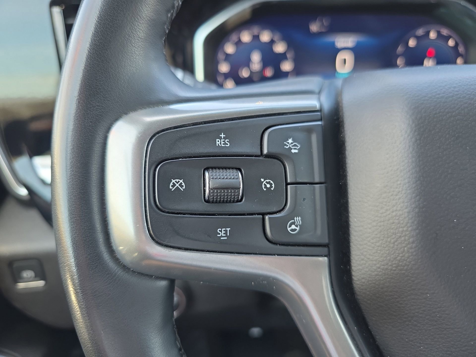 Used 2025 Chevrolet Silverado 1500 LT AWD/4WD image 19