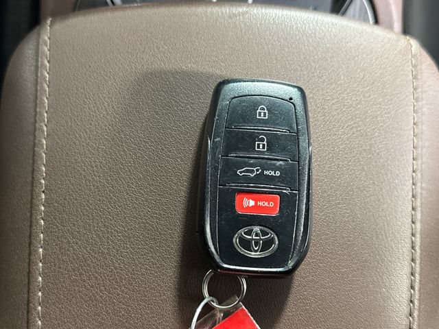 Used 2023 Toyota Venza XLE AWD/4WD image 44