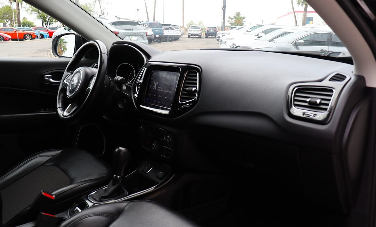 Used 2019 Jeep Compass Latitude FWD image 35