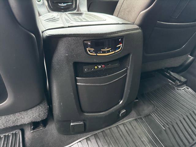Used 2016 Cadillac Escalade Luxury image 14