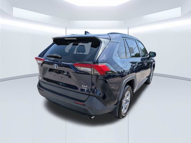 Used 2021 Toyota RAV4 XLE w/ Convenience Package AWD/4WD image 4