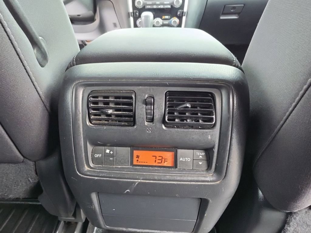 Used 2017 Nissan Pathfinder SV AWD/4WD image 27