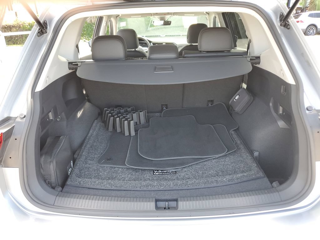 Certified 2023 Volkswagen Tiguan SE w/ Panoramic Sunroof Package AWD/4WD image 15