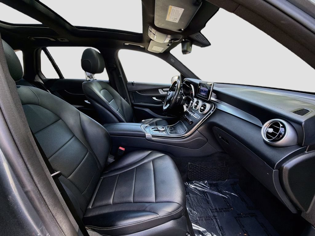 Used 2018 Mercedes-Benz GLC 300 4MATIC w/ Premium Package image 33