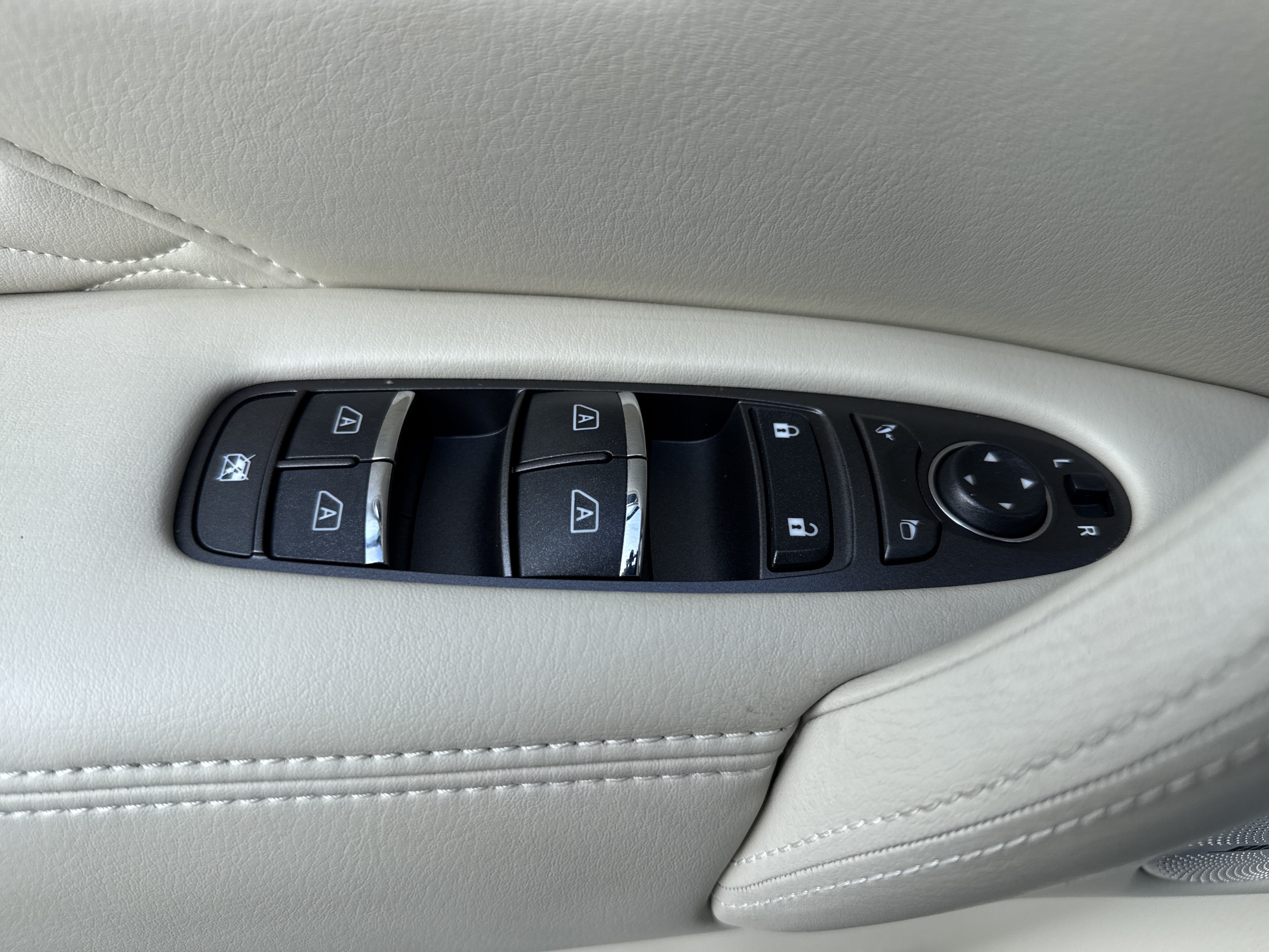 Used 2024 INFINITI QX80 Sensory AWD/4WD image 13