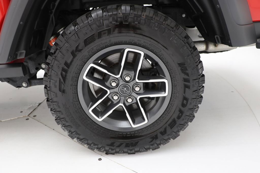 Used 2024 Jeep Gladiator Mojave w/ Dual Top Group AWD/4WD image 12