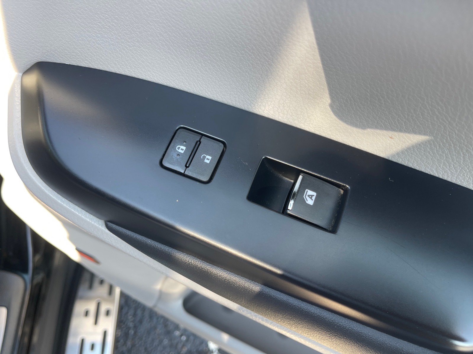 Used 2014 Toyota Highlander Limited Platinum FWD image 20