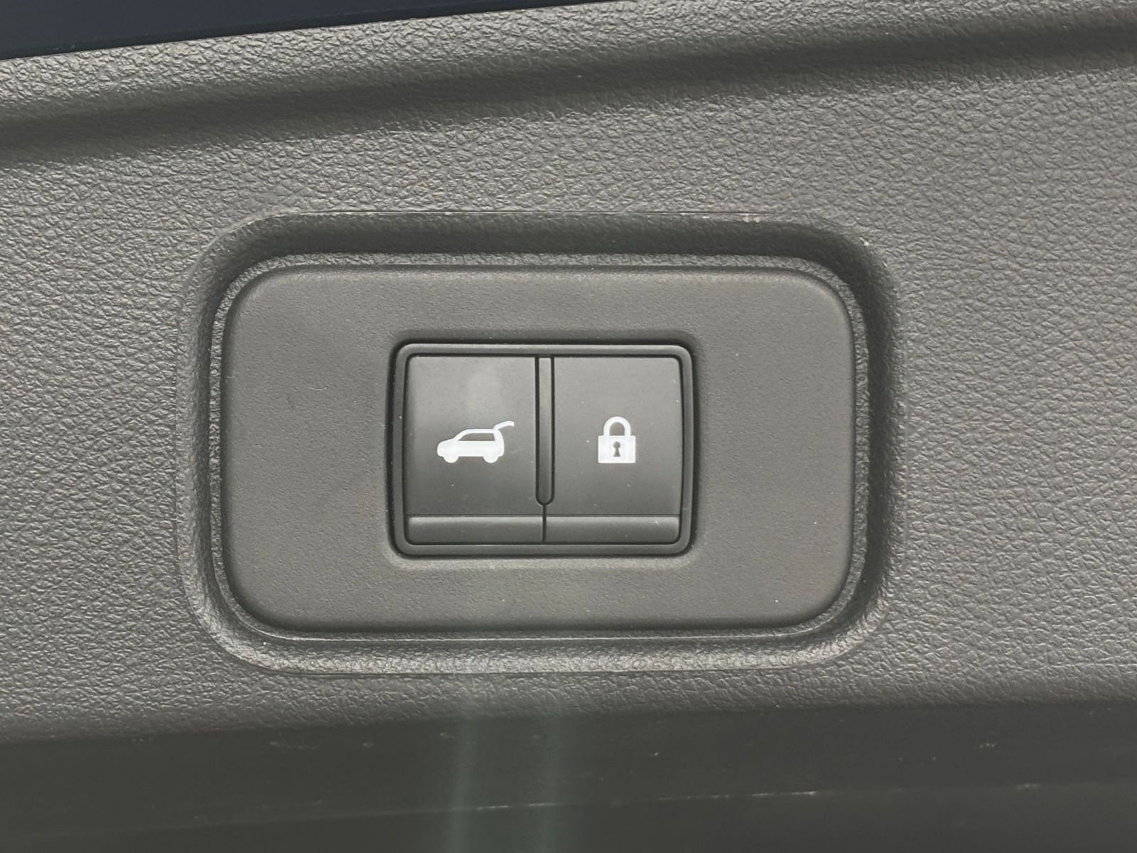 Used 2025 Nissan Pathfinder SV image 29