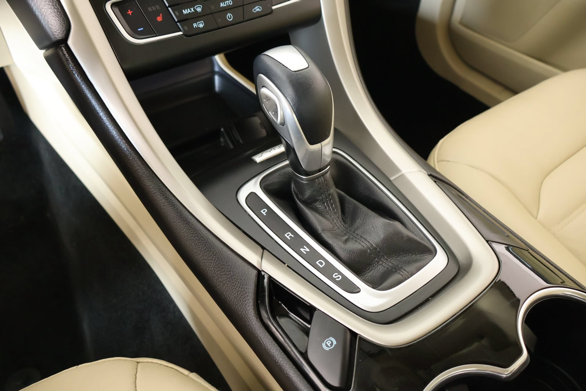 Used 2016 Ford Fusion SE w/ Equipment Group 202A FWD image 8
