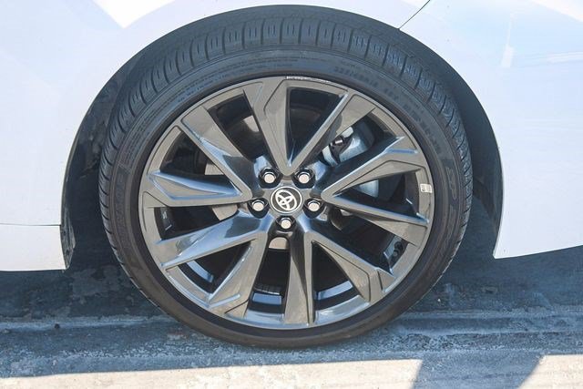 Used 2025 Toyota Corolla SE w/ Convenience Package FWD image 17