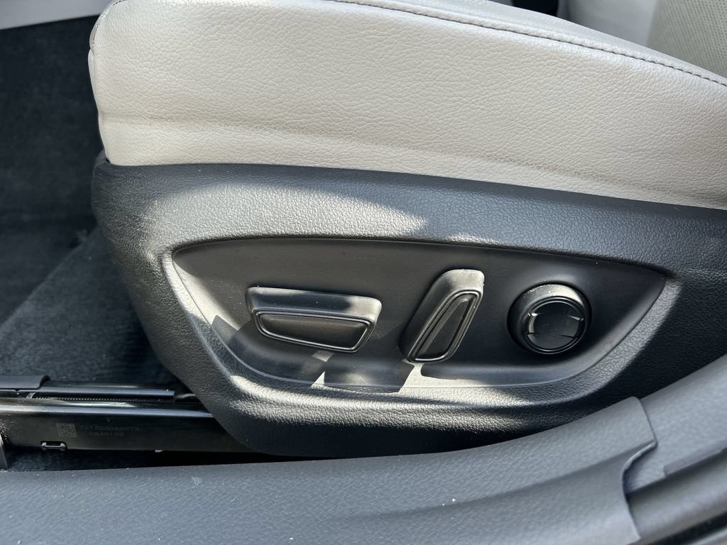 Used 2022 Toyota Camry XLE FWD image 19