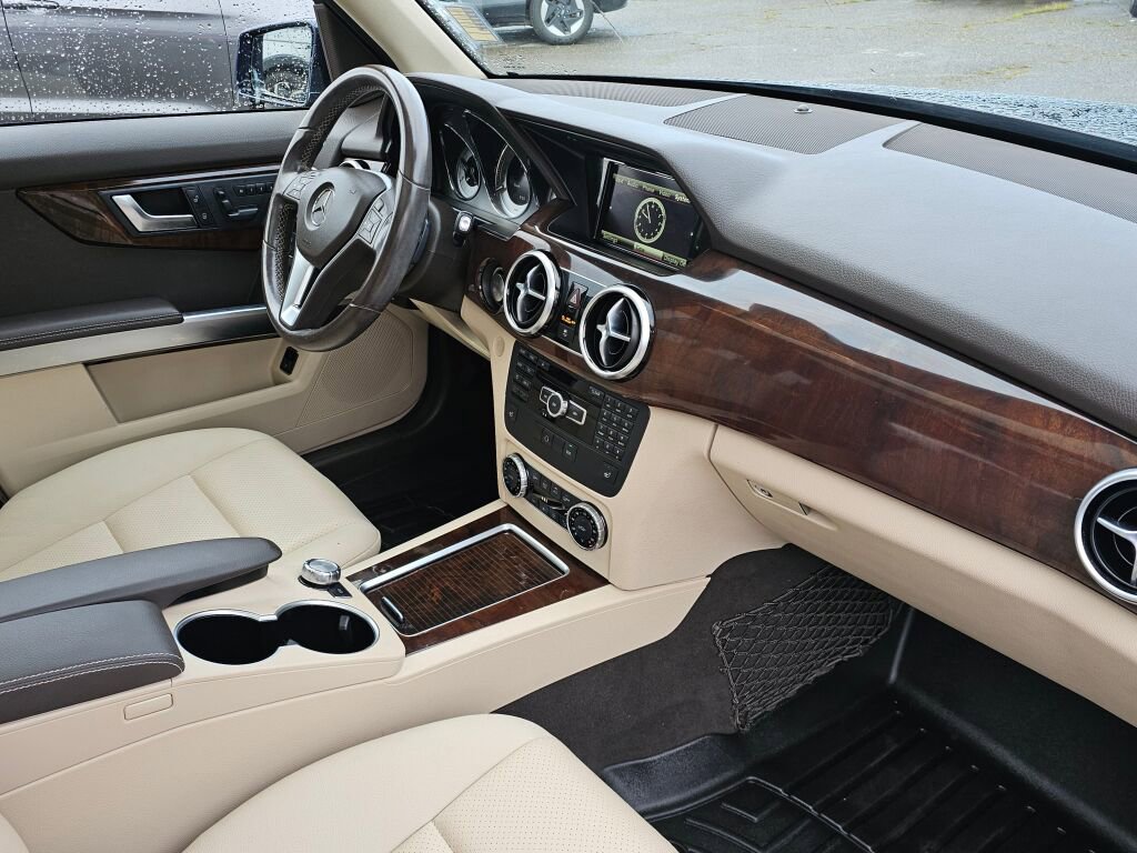 Used 2015 Mercedes-Benz GLK 350 4MATIC image 10