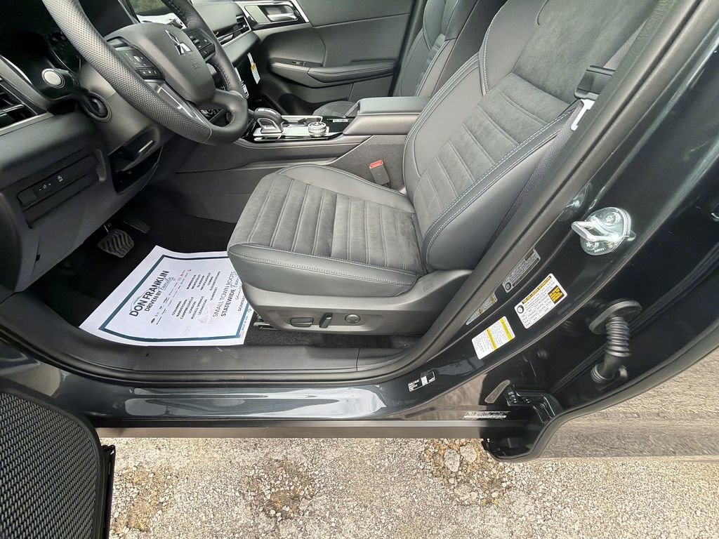 New 2026 Mitsubishi Outlander LE AWD/4WD image 12