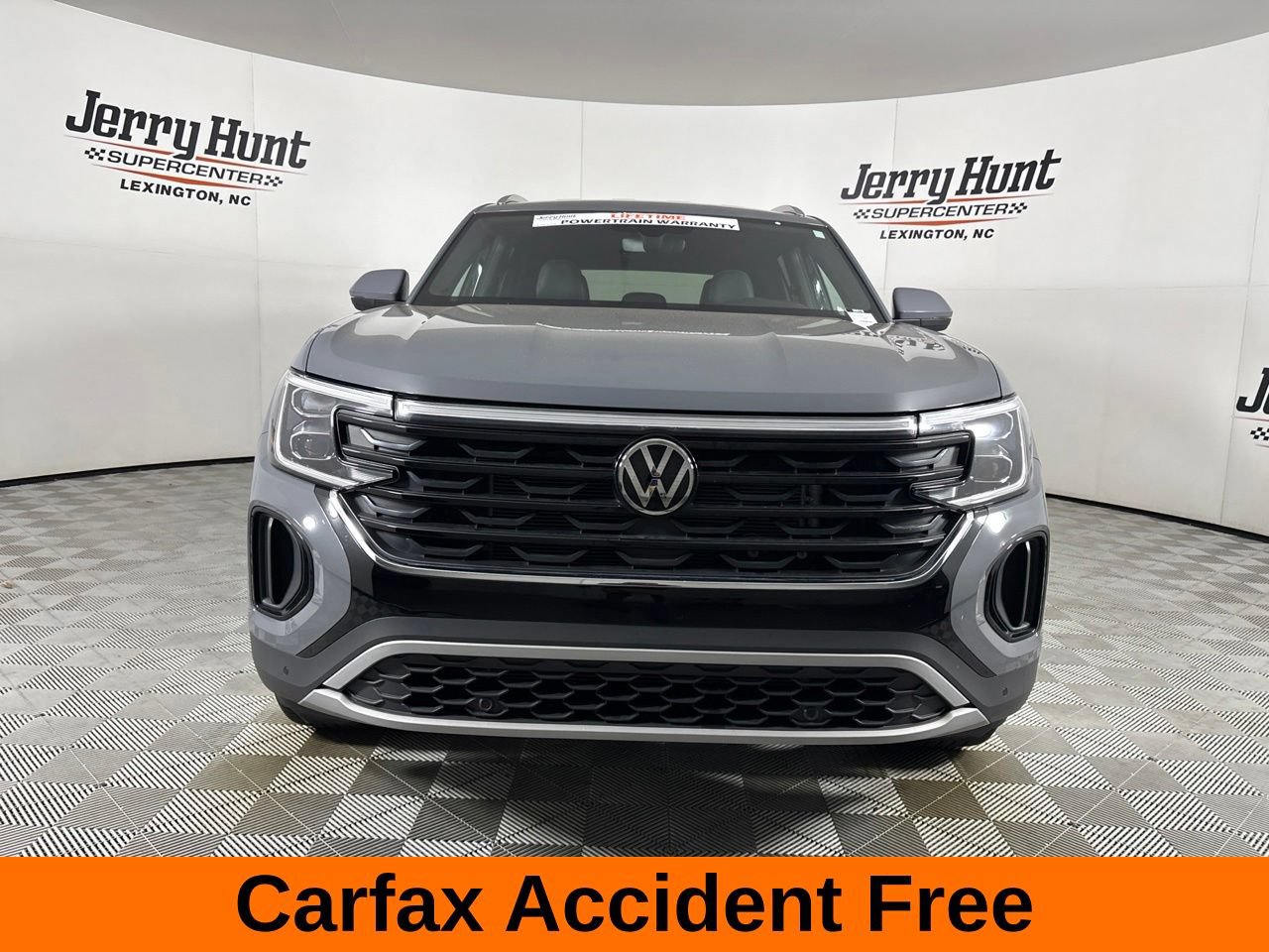 Used 2025 Volkswagen Atlas Cross Sport SE FWD image 3