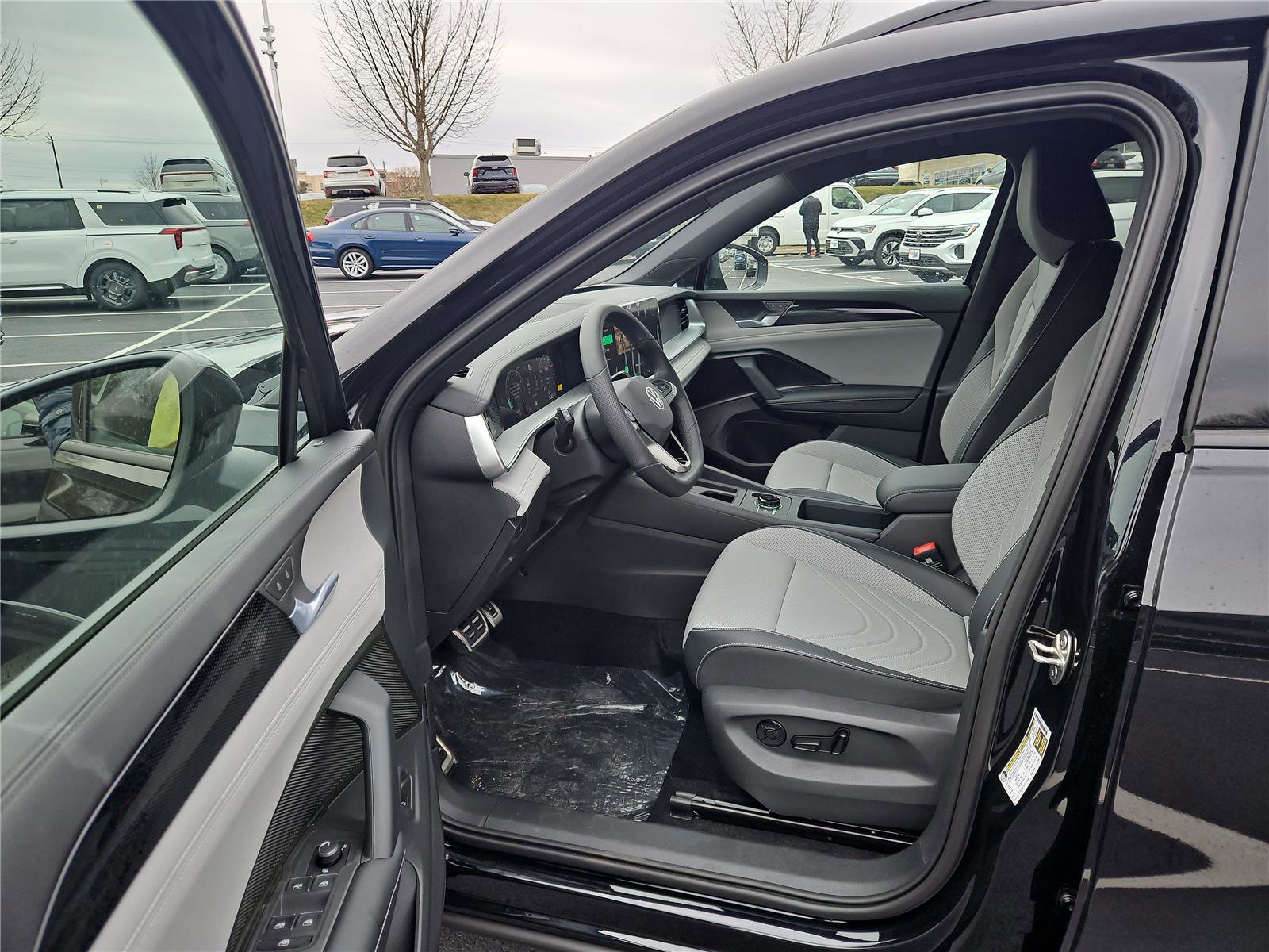 New 2026 Volkswagen Tiguan SE R-Line image 13