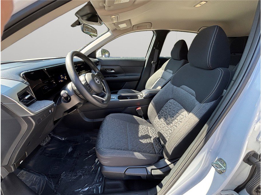 Used 2025 Nissan Kicks SV image 2