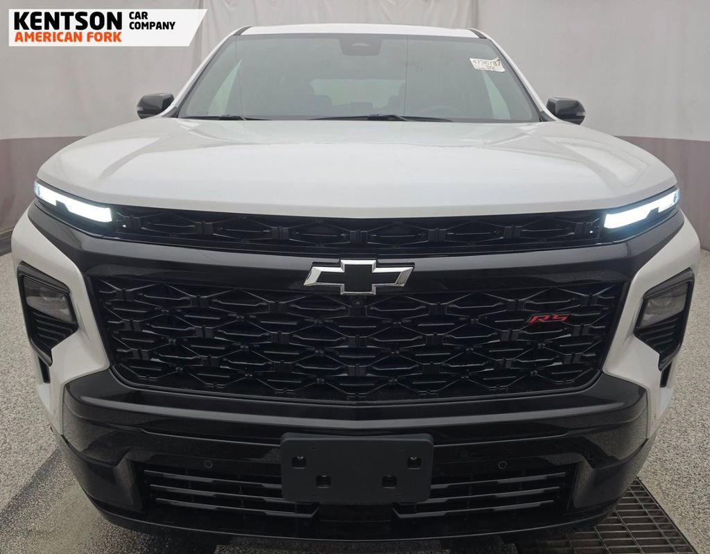 Used 2025 Chevrolet Traverse RS w/ LPO, Floor Liner Package image 2