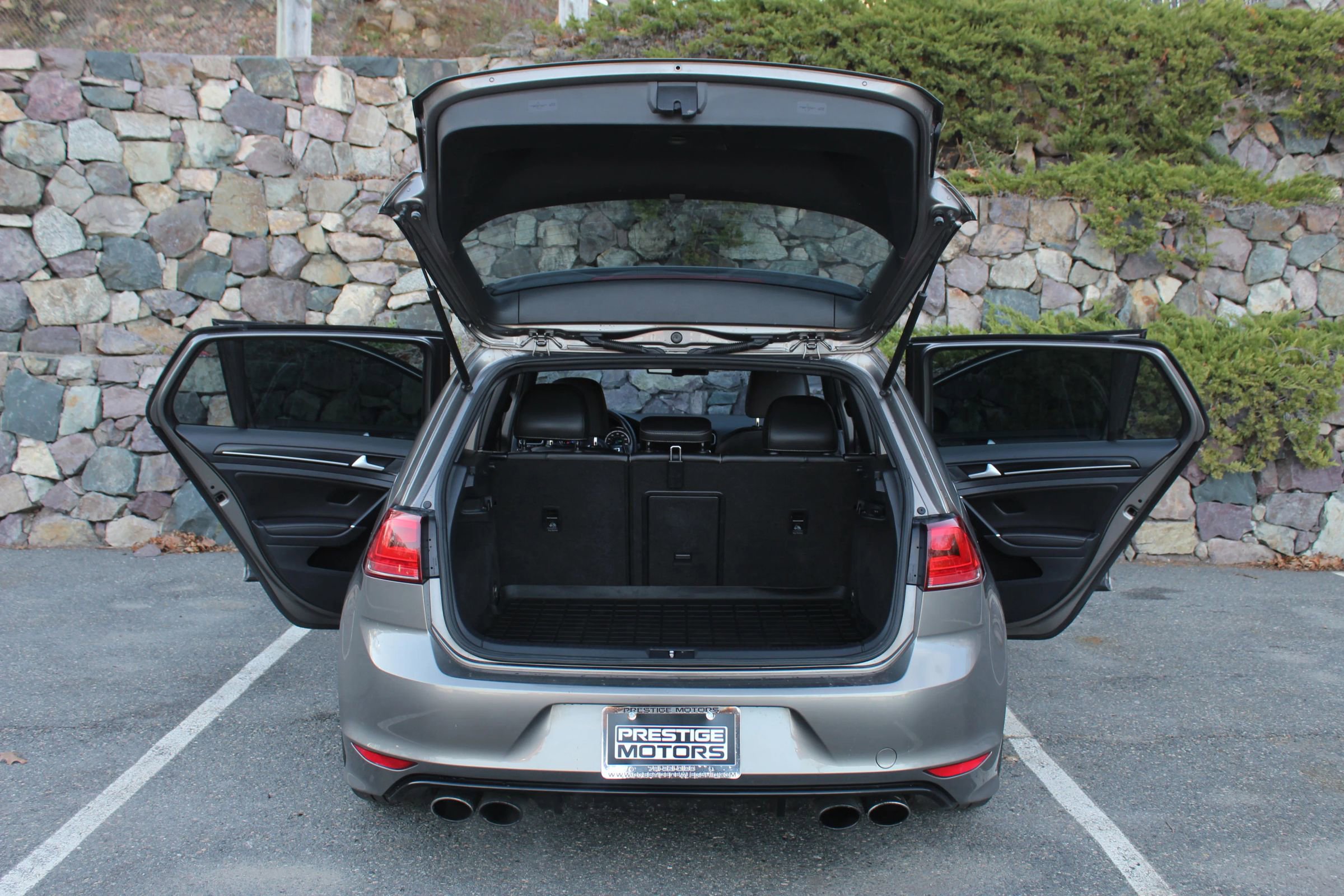 Used 2016 Volkswagen Golf 4-Door image 10