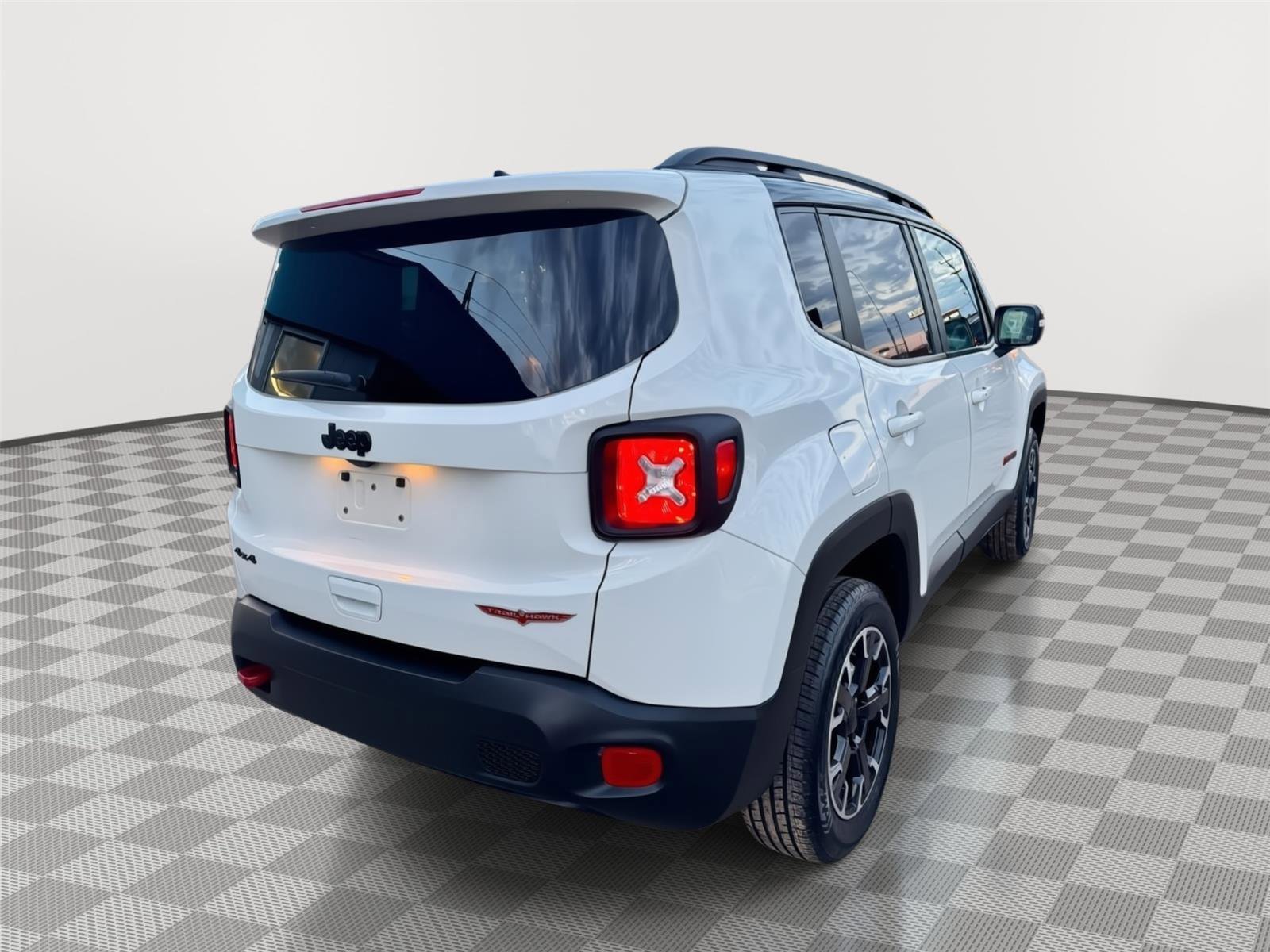 Used 2023 Jeep Renegade Trailhawk image 5