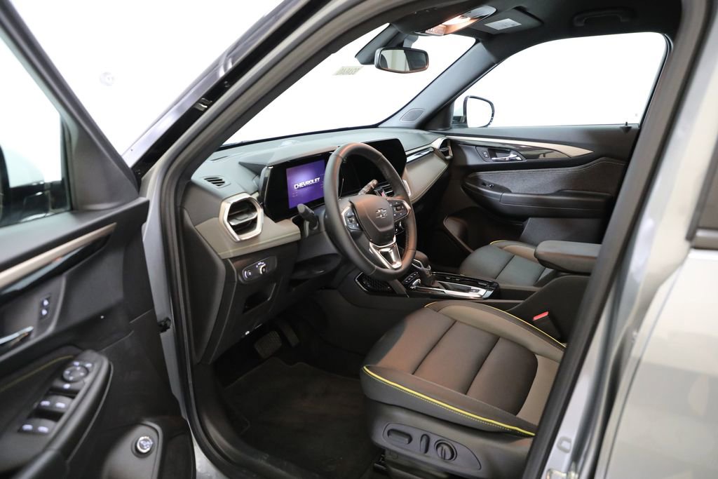 Used 2025 Chevrolet TrailBlazer ACTIV w/ Convenience Package AWD/4WD image 8