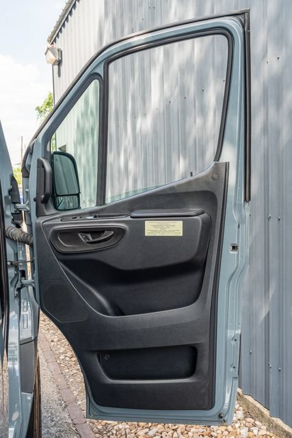 Used 2021 Mercedes-Benz Sprinter 2500 image 37