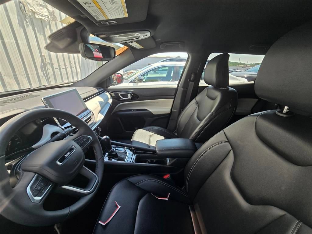 Used 2025 Jeep Compass Limited AWD/4WD image 4