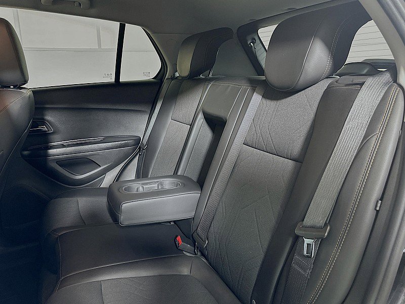 Used 2022 Chevrolet Trax LT w/ Midnight Edition image 29