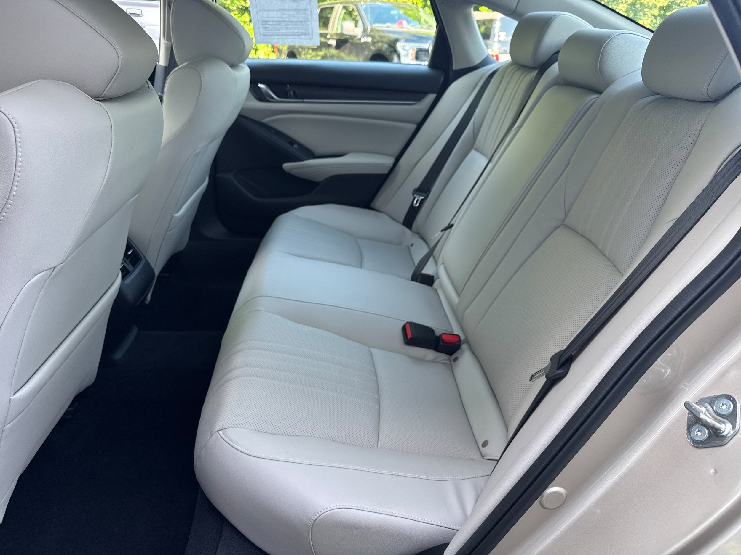 Used 2018 Honda Accord Touring image 10
