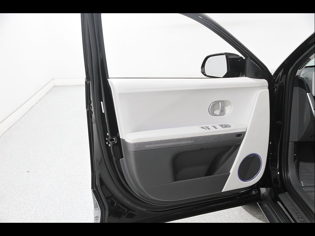 Certified 2024 Hyundai Ioniq 5 Limited RWD image 4