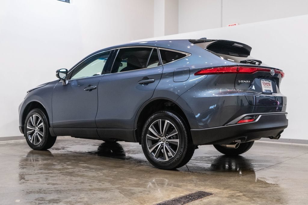 Certified 2024 Toyota Venza LE AWD/4WD image 7