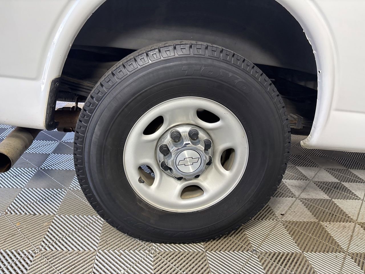 Used 2017 Chevrolet Express 3500 LT w/ LT Preferred Equipment Group image 25