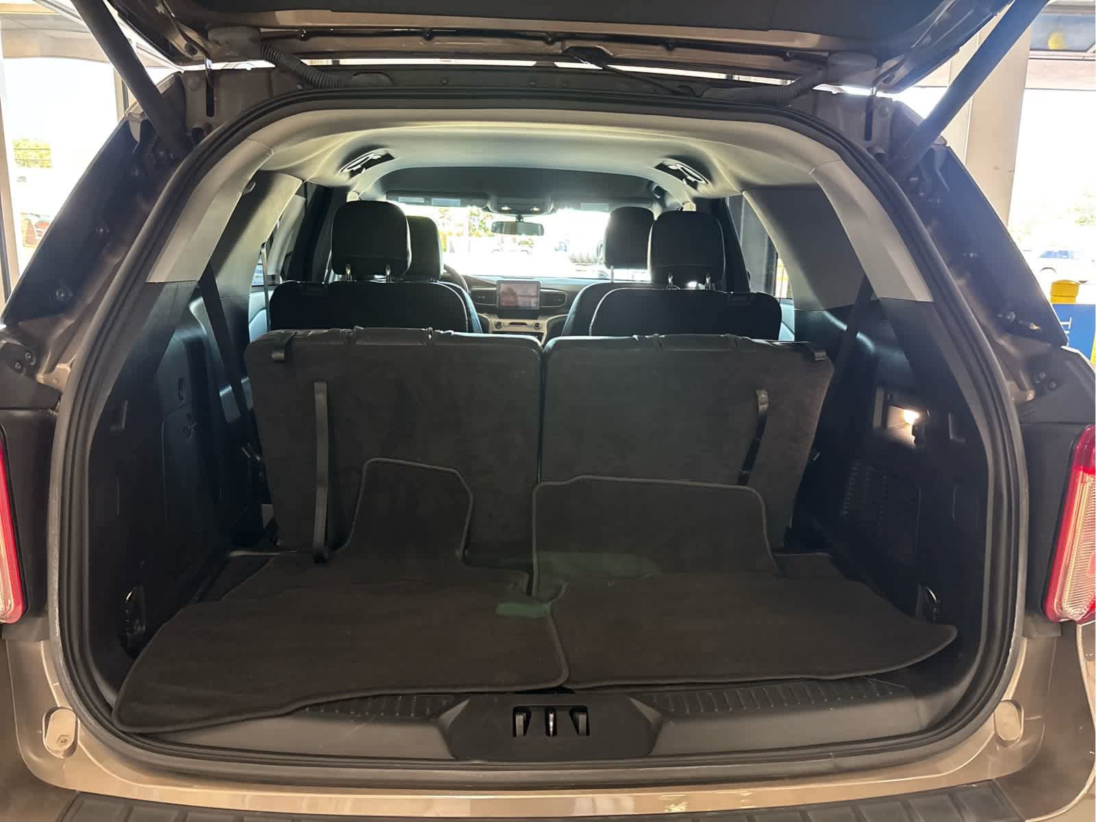 Used 2021 Ford Explorer XLT w/ Equipment Group 202A AWD/4WD image 10
