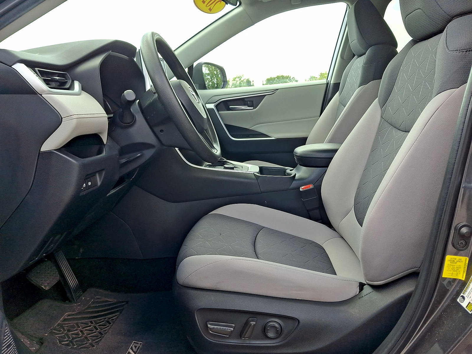 Used 2023 Toyota RAV4 XLE AWD/4WD image 11