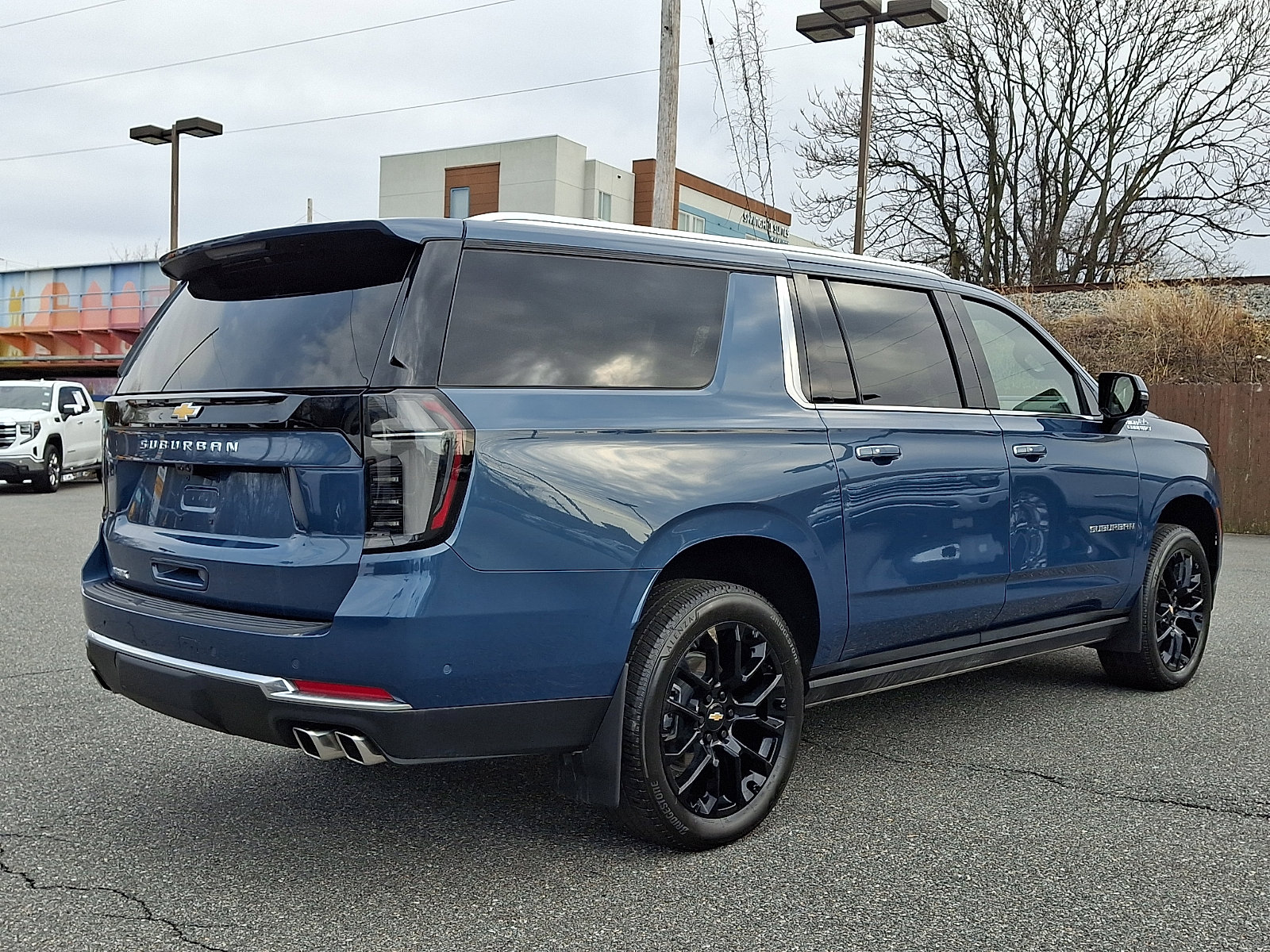 Used 2025 Chevrolet Suburban High Country image 6