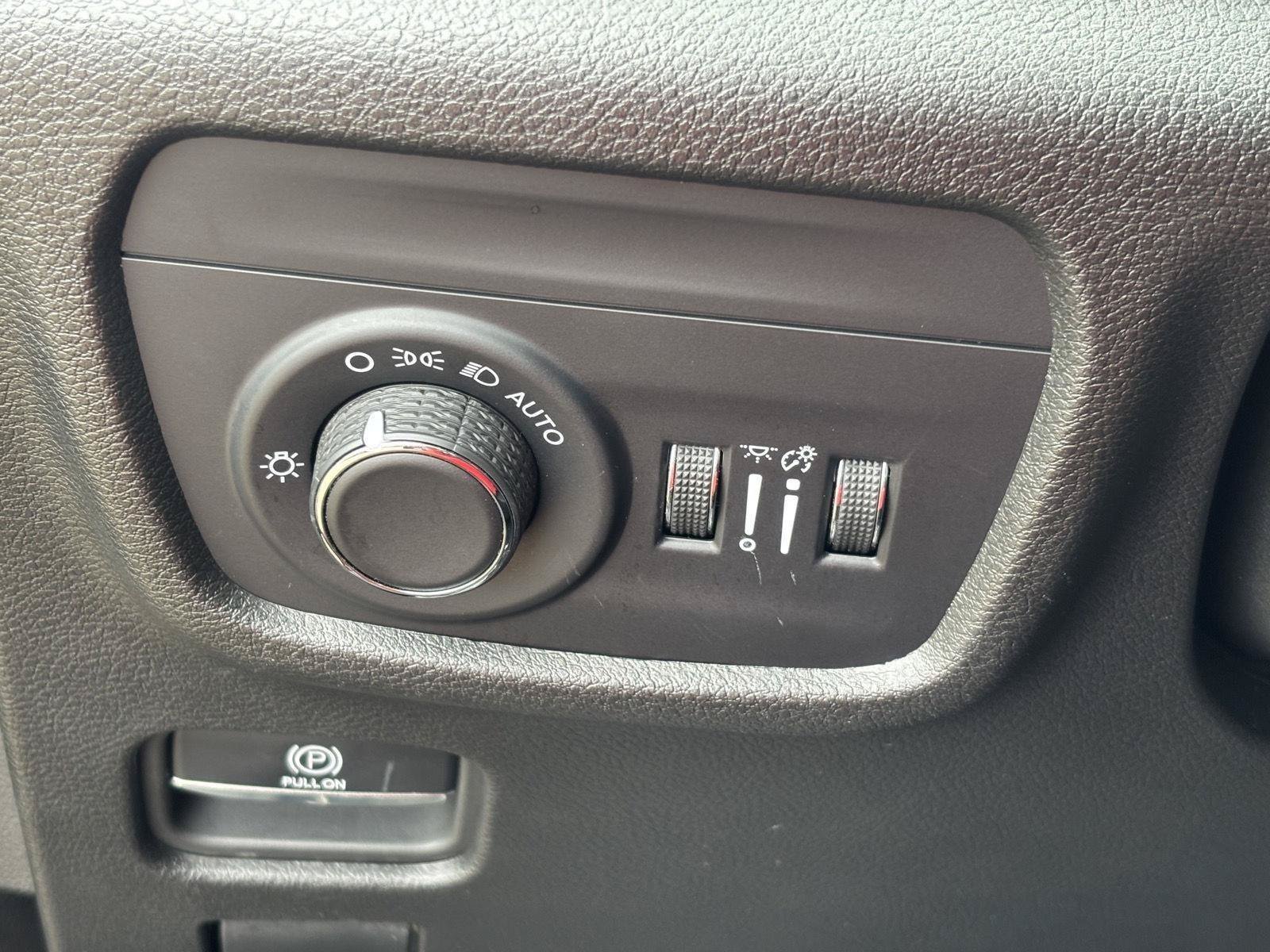 Used 2024 Jeep Grand Cherokee Altitude AWD/4WD image 14
