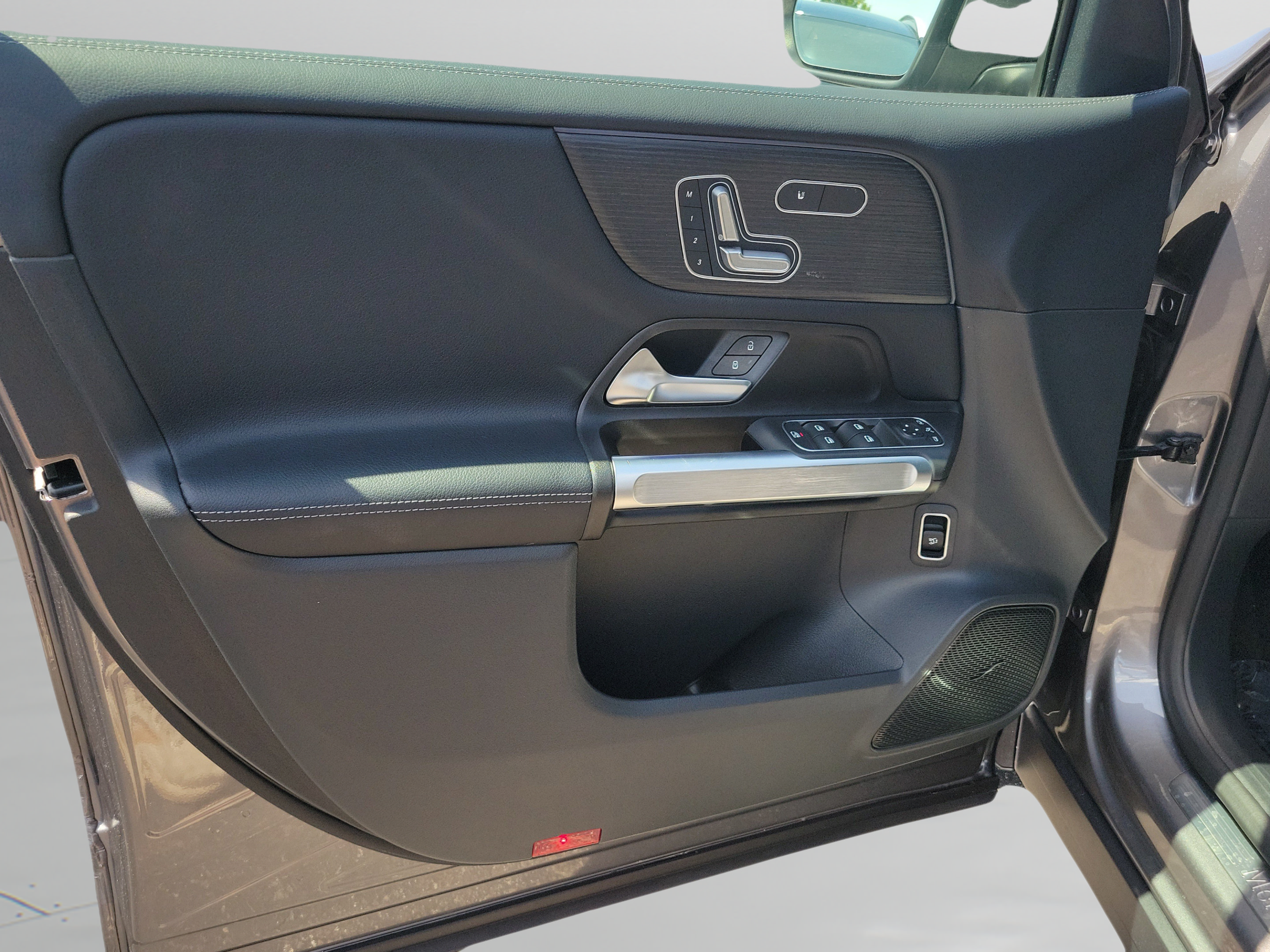 Used 2026 Mercedes-Benz GLB 250 w/ Exclusive Package image 16
