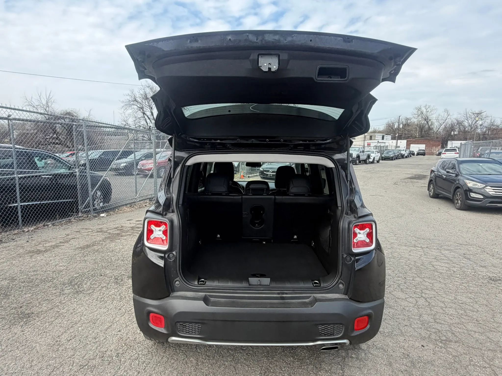 Used 2018 Jeep Renegade Limited FWD image 29