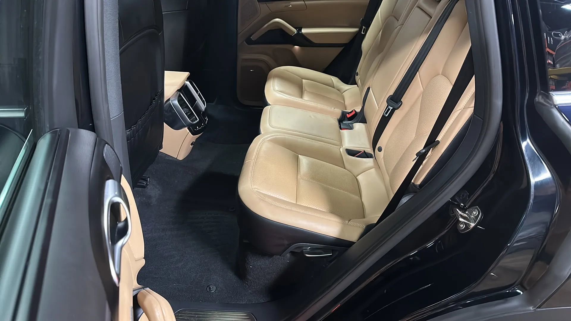 Used 2017 Porsche Cayenne S image 11