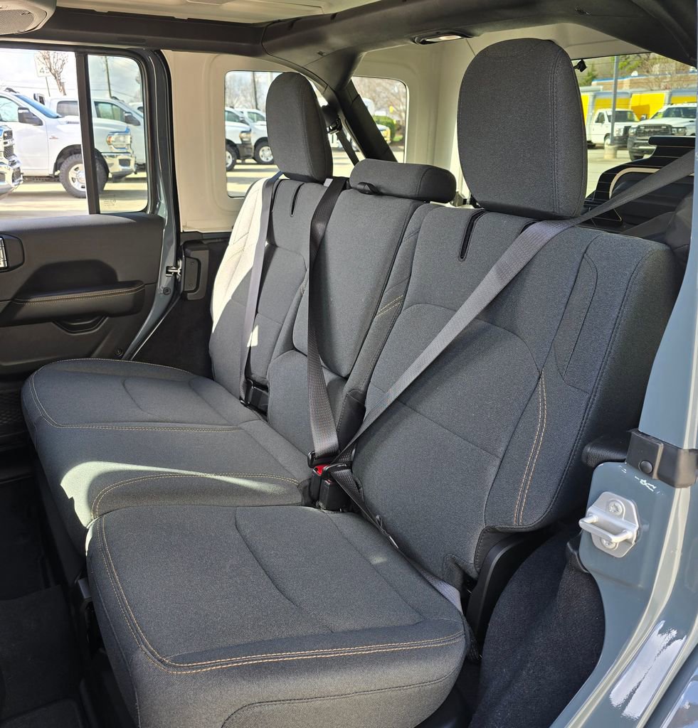 Used 2025 Jeep Wrangler Unlimited Sahara w/ Safety Group image 28