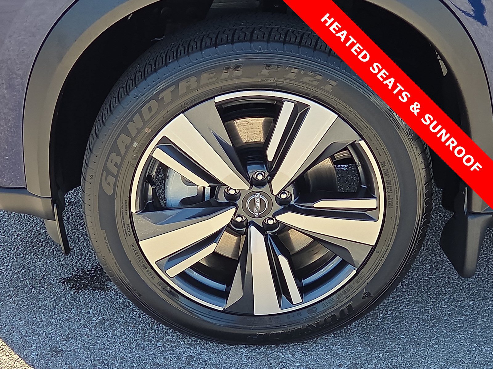 Used 2025 Nissan Rogue SL w/ Tech Package FWD image 7