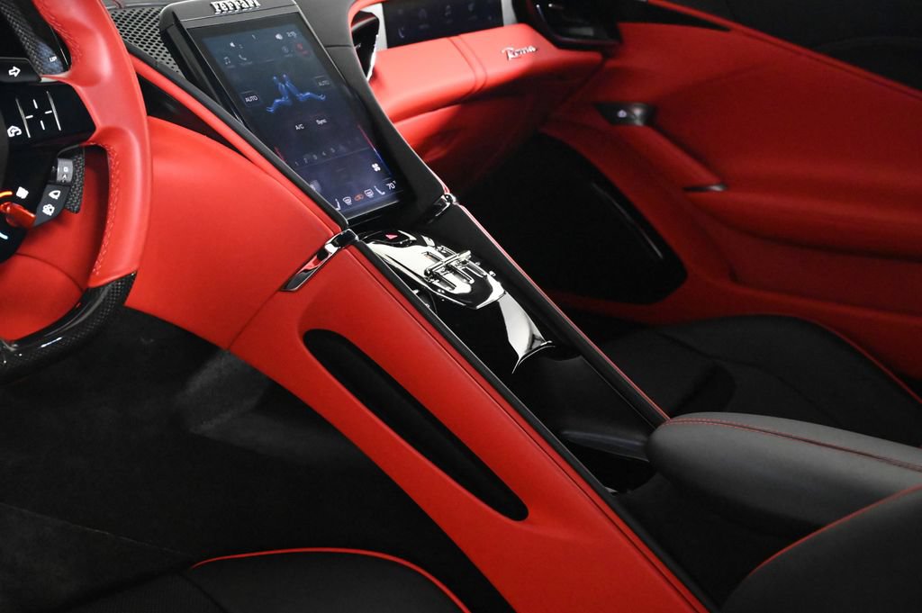 Certified 2022 Ferrari Roma RWD image 17