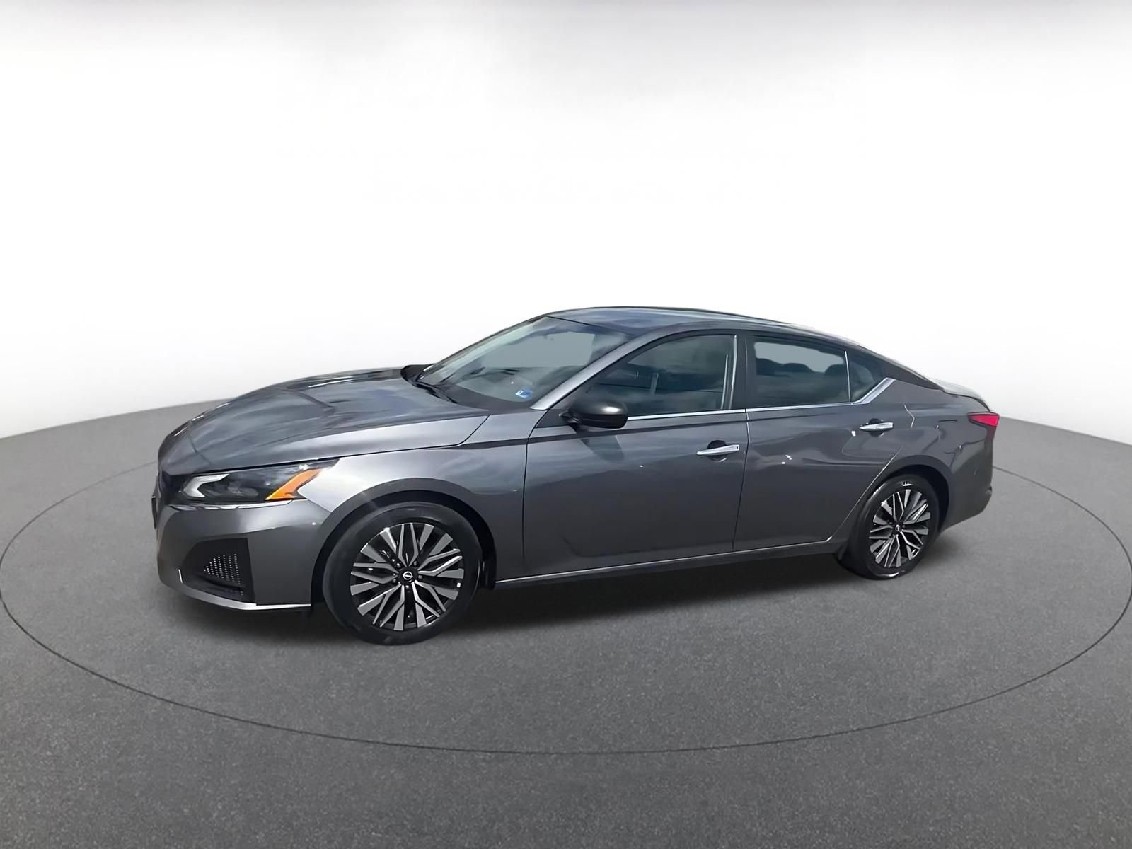Used 2025 Nissan Altima 2.5 SV FWD image 8