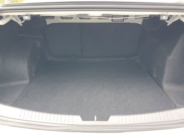 Used 2019 Chevrolet Malibu LT w/ Leather Package FWD image 10