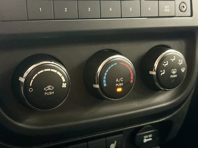 Used 2014 Jeep Patriot Latitude FWD image 14